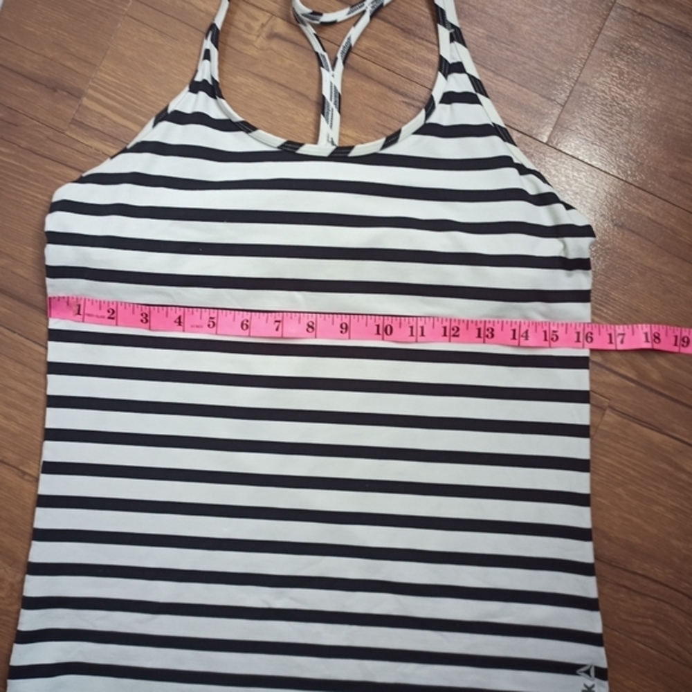 Reebok‎ Tank Size Medium - Picture 3 of 4